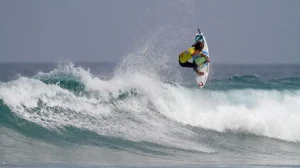 Surfer à Zarautz – Guide Complet des Meilleurs Spots, Saisons & Vagues