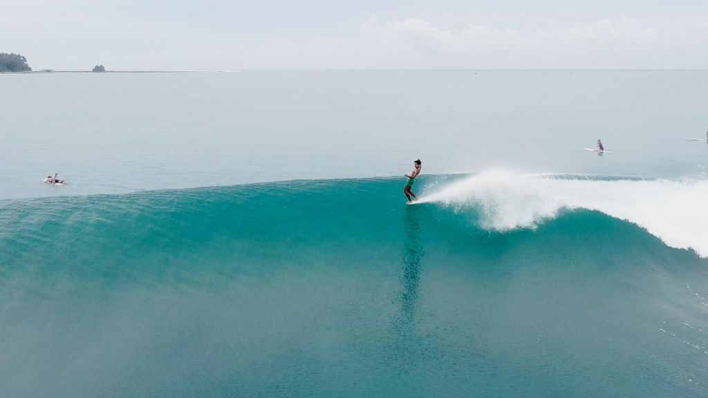 Surfing Nias, Sumatra